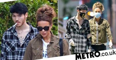 Kate Beckinsale - Kate Beckinsale, 46, and boyfriend Goody Grace, 23, spotted out and about in LA while wearing face masks and gloves - metro.co.uk - county Pacific - Los Angeles