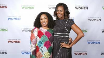 Michelle Obama - Shonda Rhimes - Michelle Obama Shares With Shonda Rhimes Why Voting Matters - etonline.com