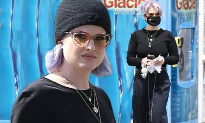 Kelly Osbourne - Kelly Osbourne goes from low-key goth to skater-punk chic while running errands around LA - dailymail.co.uk - city Studio