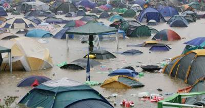 Glastonbury's most outrageous moments from Jay Z mocking Oasis to tents flooded with poo - mirror.co.uk