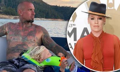Carey Hart - Beth Moore - Pink and Carey Hart enjoy a day on the water with their kids as they vacation in Lake Shasta - dailymail.co.uk - county Lake - city Santa