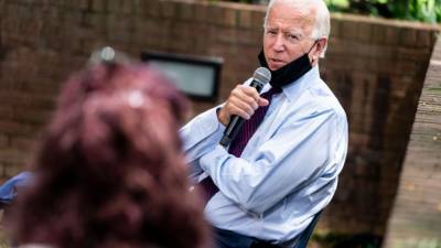 Joe Biden - Biden says he would use federal power to require Americans to wear masks in public - fox29.com - Usa
