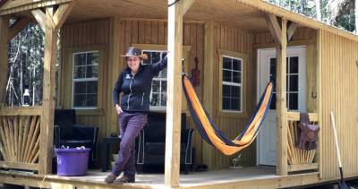 N.B. woman downsizes into tiny home off the grid during coronavirus pandemic - globalnews.ca - Canada - county Atlantic