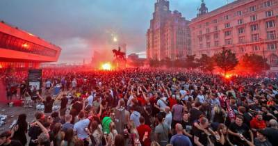 Riot police clash with Liverpool fans as supporters defy lockdown rules for title party - dailyrecord.co.uk