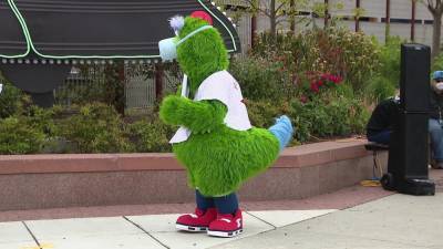 Phillie Phanatic, Mr. Met, MLB mascots now permitted in parks - fox29.com