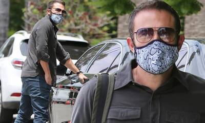 Ana De-Armas - Ben Affleck stays safe with a face mask while venturing out amid COVID-19 still rapidly spreading - dailymail.co.uk - Los Angeles - city Los Angeles