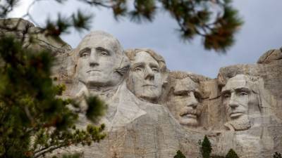 Donald Trump - Melania Trump - ‘We won’t be social distancing,’ South Dakota governor says of Trump’s Mount Rushmore event - fox29.com - Usa - Los Angeles - state South Dakota