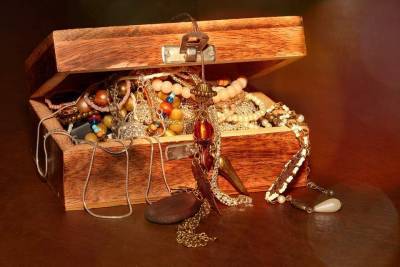 Road trip? Man creates treasure hunt by burrying $1 million worth of jewelry - clickorlando.com - Washington - state Michigan