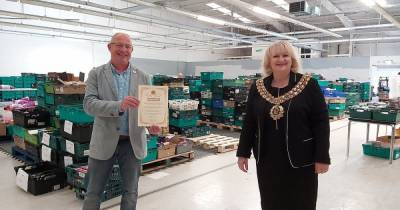 Bolton mayor rewards hundreds of heroic keyworkers who battled Covid-19 - manchestereveningnews.co.uk