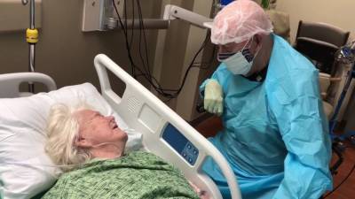 After months apart, 90-year-old Lakeland man wears full PPE to say final goodbye to wife with dementia - fox29.com - state Florida
