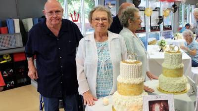 Texas couple married 53 years dies minutes apart while holding hands - fox29.com - state Texas - county Worth - county Harris - city Fort Worth, state Texas