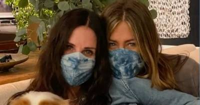 Jennifer Aniston - Jennifer Aniston urges fans to wear face masks after personal coronavirus heartbreak - dailystar.co.uk