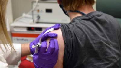 Britain signs deals for 9 crore doses of coronavirus vaccine - livemint.com - Usa - Britain - France