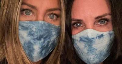 Jennifer Aniston - Jennifer Aniston shares photo of friend fighting coronavirus as she reminds fans to wear a mask - msn.com