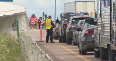 New Brunswick - Screening at Aulac, N.B., border checkpoint being periodically relaxed to avoid long lines - globalnews.ca
