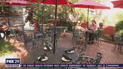 Area restaurants making every effort to keep customers cool and coming back - fox29.com - county Wayne