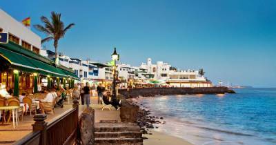 Brit tourist tests positive for coronavirus at Lanzarote hotel with husband 'unwell' - mirror.co.uk - Spain - Britain