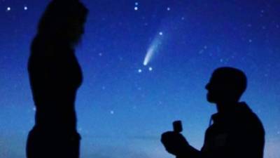 Cosmic proposal: Couple gets engaged under comet - clickorlando.com - New York