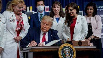 Donald Trump - ‘Massive reductions’: Trump signs executive orders to lower prescription drug costs - fox29.com - Usa - state California - Washington