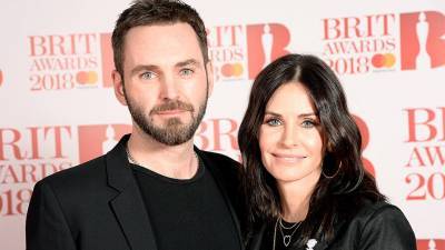 Ellen Degeneres - Courteney Cox - Johnny Macdaid - Courteney Cox says she hasn't seen boyfriend Johnny McDaid in person in 133 days: 'Covid sucks' - foxnews.com - Switzerland - city London