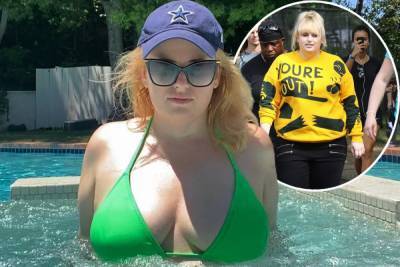 Rebel Wilson poses in lime green bikini after losing over 40 pounds and vowing to become ‘healthier’ - thesun.co.uk