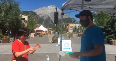Banff passes mandatory mask bylaw that includes outdoor areas - globalnews.ca
