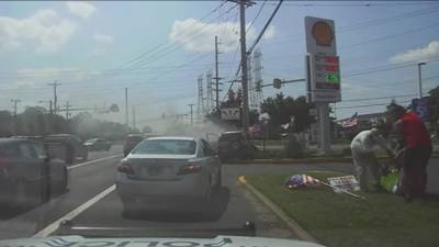 Larry Scott - Good Samaritans pull driver from car before it bursts into flames in Burlington Township - fox29.com - state New Jersey - Burlington, state New Jersey - city Salem