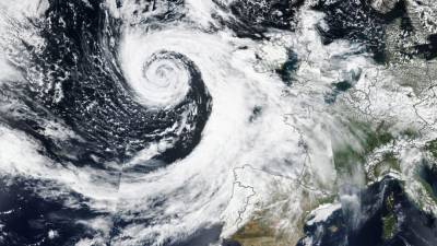 Missed wind patterns are throwing off climate forecasts of rain and storms - sciencemag.org - Britain