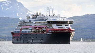Roald Amundsen - Four crew members on Norway cruise ship hospitalised with Covid-19 - rte.ie - Norway