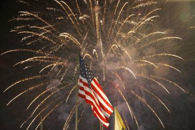 Here’s how Groveland residents can watch dueling fireworks displays from their home - clickorlando.com