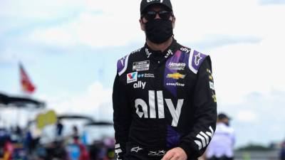 Jimmie Johnson - Jimmie Johnson 1st NASCAR driver to test positive for coronavirus - fox29.com - state Pennsylvania - city Indianapolis - county Long