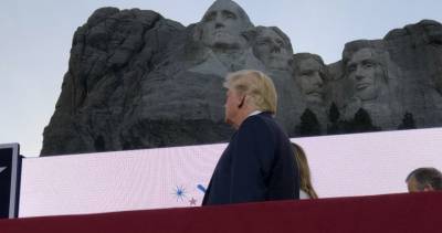 Donald Trump - Trump orders ‘national garden of American heroes’ in move to counter statue destruction - globalnews.ca - Usa