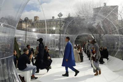 Anna Wintour - As Paris Fashion Week is streamed, critics look to future - clickorlando.com - France