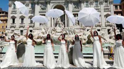 Coronavirus: Brides in Italy stage protest against postponements of their weddings - globalnews.ca - Italy - county Fountain