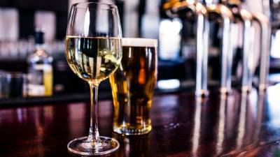 Adrian Cummins - Govt urged to reduce alcohol, hospitality VAT rate to 5% - rte.ie - Britain - Ireland