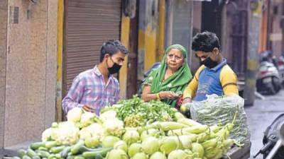 Scarcity of shade hurts Indian street vendors' income, health - livemint.com - India - city Bangkok - city Hyderabad