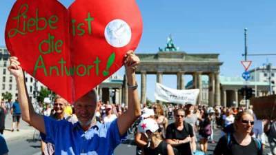 Thousands protest in Berlin against coronavirus restrictions - livemint.com - Germany - city Berlin
