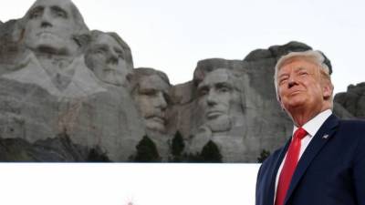 Kristi Noem - Trump denies suggesting adding his face to Mount Rushmore, but calls it 'a good idea' - fox29.com - New York - state South Dakota
