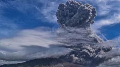 Sinabung volcano ejects towering column of ash over Indonesia - fox29.com - Indonesia