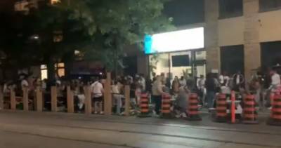 Coronavirus: Toronto bar apologizes for large crowds seen on patio - globalnews.ca