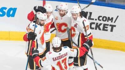 Calgary Flames edge Dallas Stars 3-2, strike first in NHL playoff series - globalnews.ca