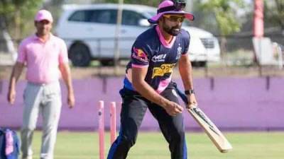 IPL: Rajasthan Royals' fielding coach Dishant Yagnik tests positive for Covid-19 - livemint.com - city New Delhi - India - city Mumbai - Uae