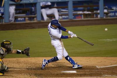 Dave Roberts - Betts ties MLB mark with 3 of Dodgers' 6 HRs in rout of Pads - clickorlando.com - Los Angeles - city Los Angeles - county San Diego
