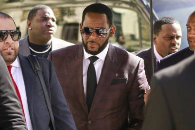 R. Kelly's manager charged with phone threats to theater - clickorlando.com - New York - city Chicago - city Manhattan - city Brooklyn