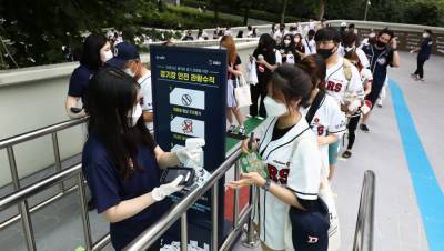 Chung Sye - Seoul tightens measures to control virus surge - rte.ie - South Korea - city Seoul