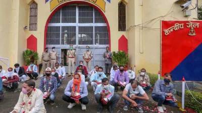 Over 350 prisoners test positive for COVID-19 in T'puram central jail - livemint.com