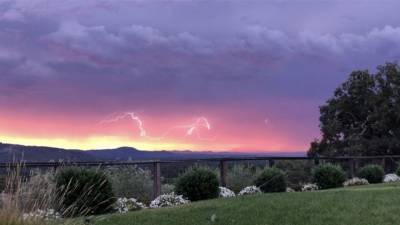 Dramatic photos: Rare lightning show streaks across Northern California skies - fox29.com - state California - county Valley - county San Mateo - county Sonoma - county Oakland