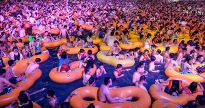 COVID-what? Water park in Wuhan, China packs in thousands of music fans - globalnews.ca - China - city Wuhan, China - Canada