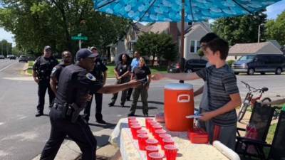 Illinois teens robbed at gunpoint at lemonade stand, local police help replenish lost funds - fox29.com - state Illinois - county Peoria