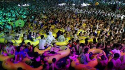 Thousands attend massive pool party in Wuhan amid coronavirus pandemic - globalnews.ca - China - city Wuhan